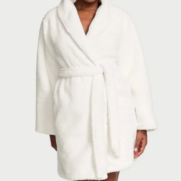 Victoria Secret Plush Cozy Robe size M/L NWT - Picture 2 of 6